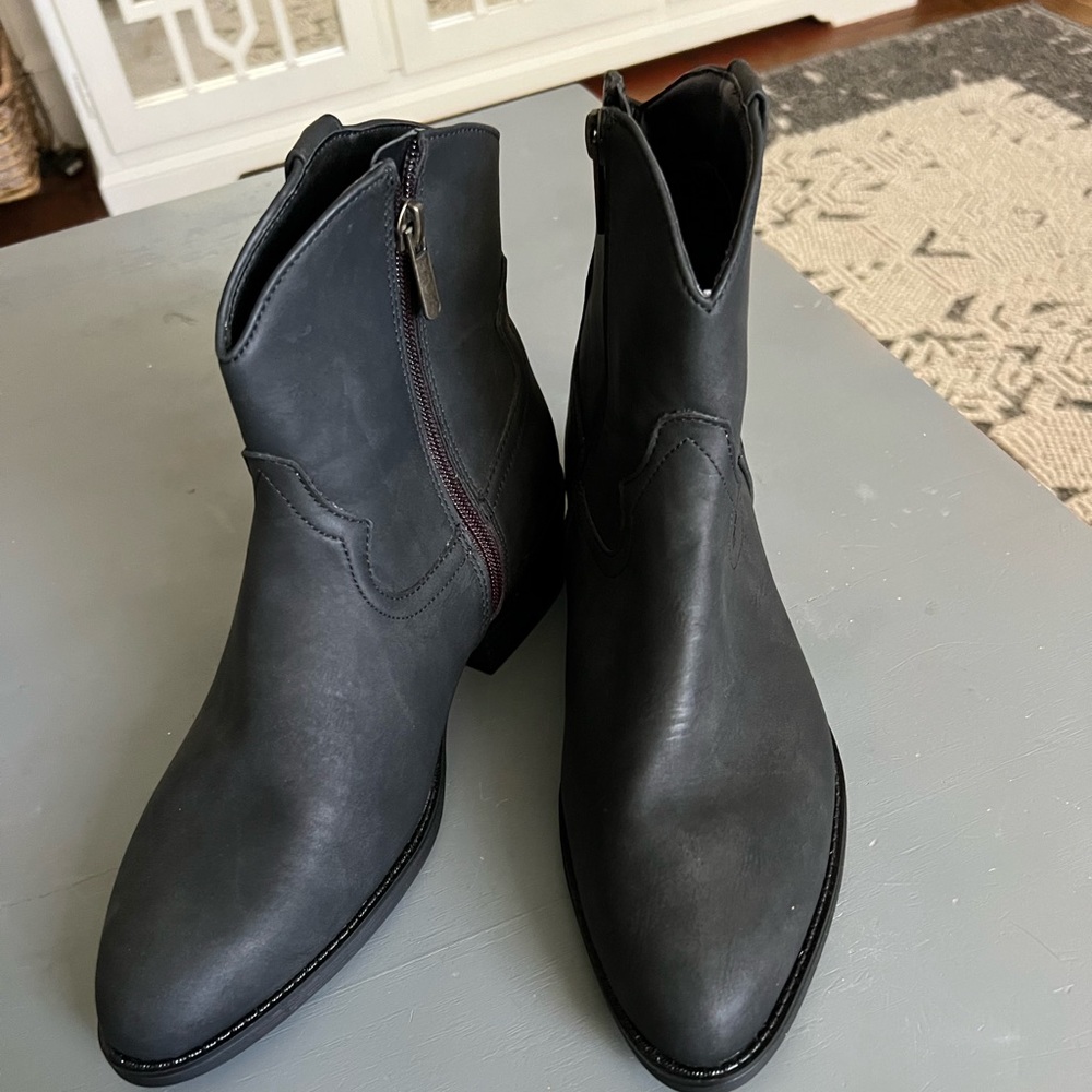 Black cowgirl ankle booties
